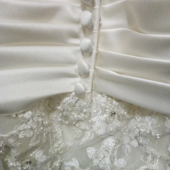 Alfred Angelo Wedding Dress - Picture 3 of 7